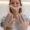 Alineadores dentales: ¿Cómo funcionan y por qué elegirlos frente a los brackets tradicionales?